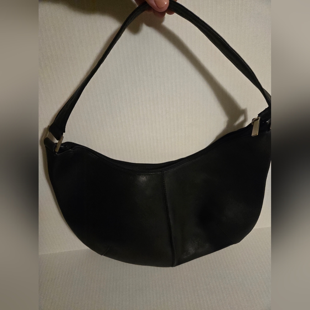 Wilsons Leather Black Shoulder Bag with Sleek Design